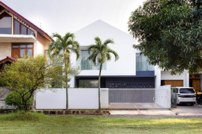 Luxury 4-Bedroom West Jakarta House - Villa 48
